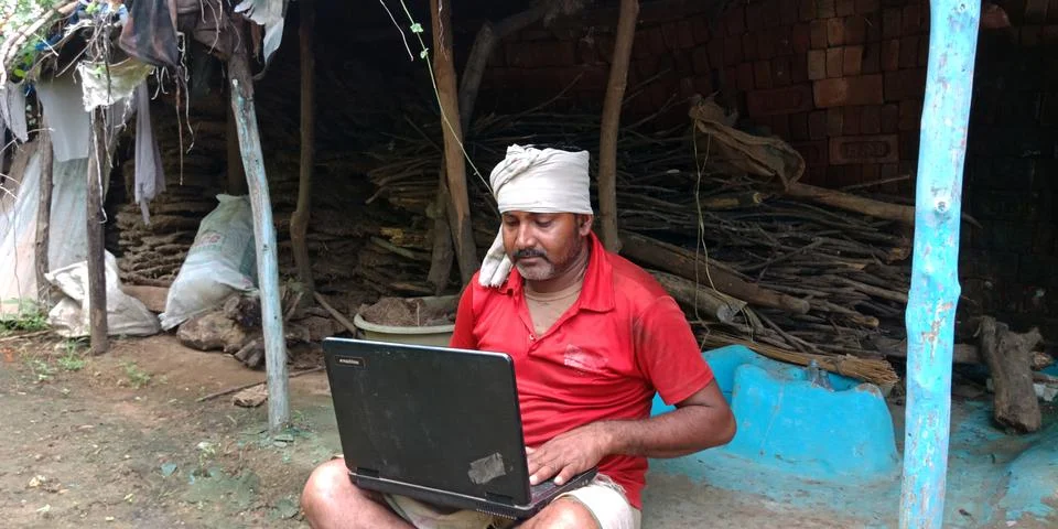 Indian villager computer educational program for modern era. Foto stock