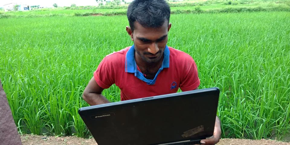 Indian villager computer educational program for modern era. Foto stock