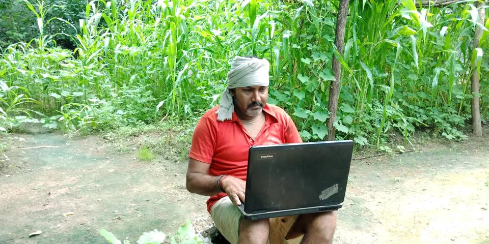 Indian villager technology learning program for digital awareness. Fotos de archivo