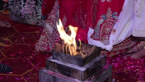 Indian Wedding Ceremony: A couple performs a traditional Hindu wedding cere.. Stock Footage 296032191
