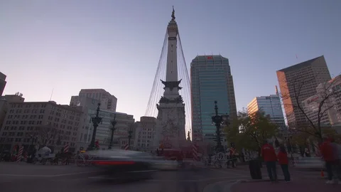 Indianapolis's historic monument time-lapse with carriages and lights. Stock Footage