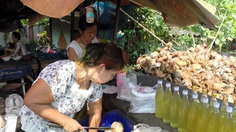 Indigenous cutting a coconut on the side of the road Stock Footage 41383151