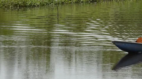 Indigenous native paddling canoe Stockbeeldmateriaal 64827625