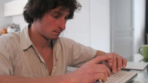 Individual engaged in computerbased task, Person concentrating on work in home Vídeos de archivo 331281183