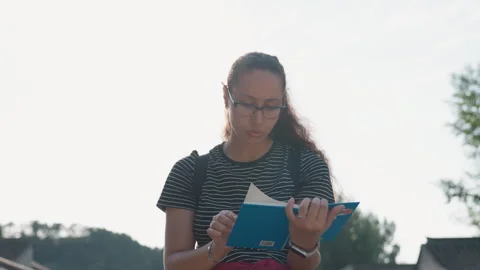 Individual preparing trip utilizing tablet in city environment. Adventurer Vídeos de archivo 330152515