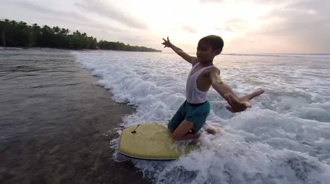 Indo grommet learning to surf 動画素材 45571040