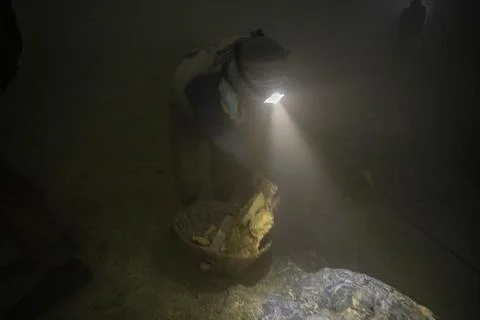 Indonesia Breathing the Same Air - On Dark Tourism and Humanity at Kawah Ijen Foto stock