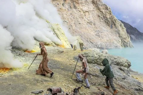 Indonesia Breathing the Same Air - On Dark Tourism and Humanity at Kawah Ijen Stock Photos