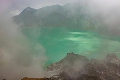 Indonesia Breathing the Same Air - On Dark Tourism and Humanity at Kawah Ijen Foto stock