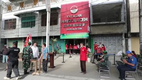 Indonesia distributes basic food packages during Ramadan, INDONESIA, ID - 03 Apr Vídeo Stock 237428051