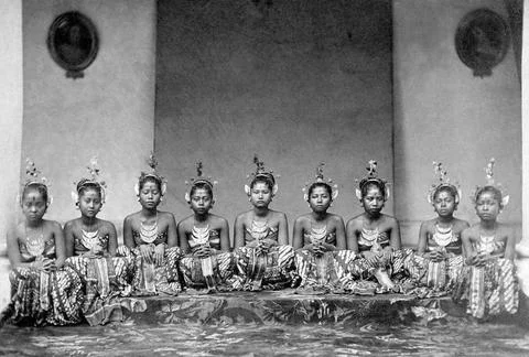  Indonesia / Java: A royal dance troop of the Susuhunan or ruler of Suraka... Stockfoto's