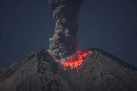 Indonesia, Java, Semeru volcano erupting 스톡 사진