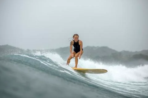 Indonesia, Java, woman surfing Fotos de archivo