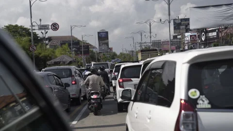 Indonesian commuters in traffic 库存影片 149324388