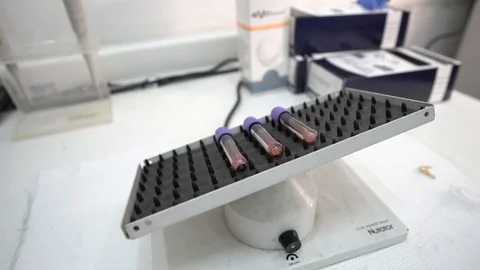 Indonesian Microbiologist 8 Vídeos de archivo 128694975