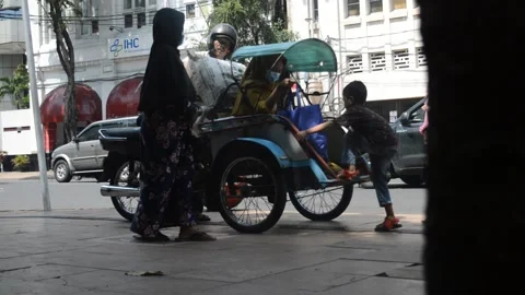 Indonesian motorcycle rickshaw Stock-Footage 194771341
