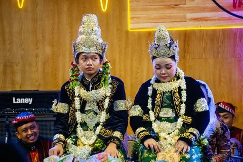Indonesian with a traditional wedding dress from Java Stock-Fotos
