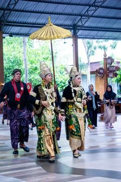 Indonesian with a traditional wedding dress from Java Foto stock