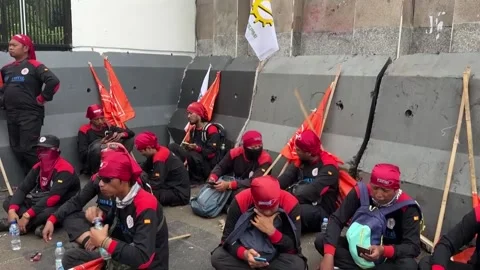 Indonesians return to streets to protest lawmakers' salary hike, INDONESIA, ID - Stock Footage 315645990