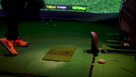 Indoor Golf Simulation Practice Vídeo Stock 302437632