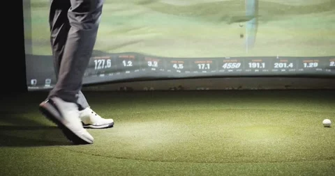 Indoor golf simulator, golfer drives ball into golf simulation program 4k 動画素材 163991085