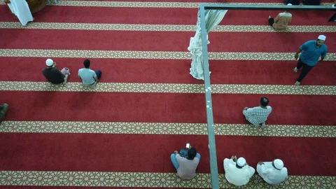 Indoor top view of a local mosque in Kuala Lumpur after Friday prayer. Stock Footage 105534819