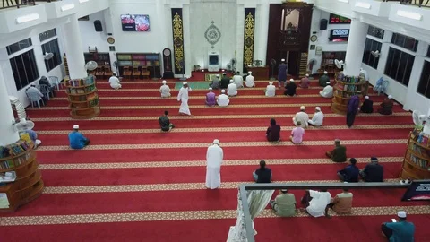 Indoor top view of a local mosque in Kuala Lumpur after Friday prayer. Stock Footage 105535172
