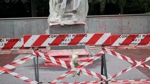 Indro Montanelli statue smeared Stock Footage 132676124
