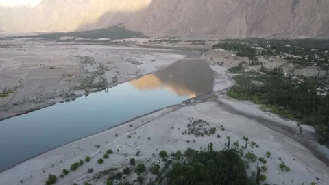 Indus River flows between the Karakoram and Himalayas at Skardu, Pakistan Stock Footage 342022434