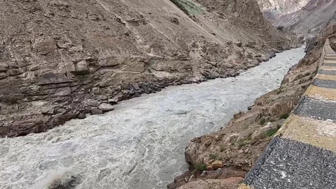 Indus River flows between the Karakoram and Himalayas at Skardu, Pakistan Stock Footage 342022513