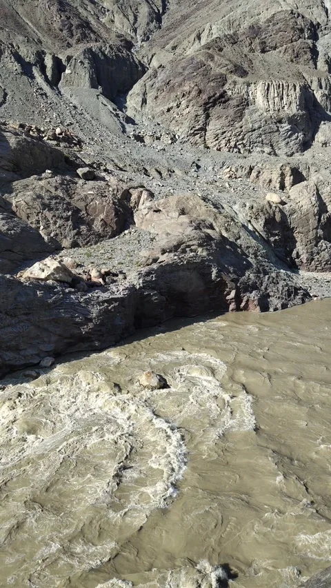 Indus river on its way through Raikot, Pakistan 스톡 동영상 308366185