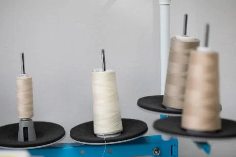 Industrial 4-thread overlock sewing machine for tailor's shop. Foto stock
