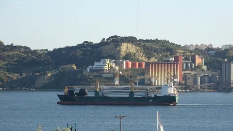 Industrial Activity On Tejo River In Lisbon, Portugal Видео 105852677
