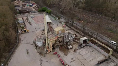 Industrial aerial reveal of aggregate processing facility Derby England Video stock 333284109