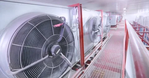 Industrial Air Conditioning Units in a Large cold Warehouse for Efficient Vidéo 320636456