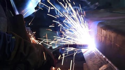 Industrial arc welding work 動画素材 84118311
