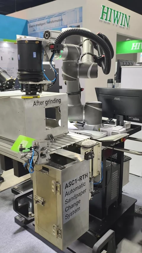 An industrial automated workcell featuring Sandpaper Change System. Stock-Footage 336839013