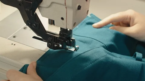 Industrial buttonhole machine at work 動画素材 118045683