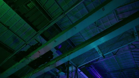 Industrial Ceiling Structure with Neon Blue and Green Ambient Lighting Vidéo 330996237