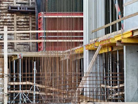 Industrial construction scene. Construction environment featuring steel fra.. Stockfoto's