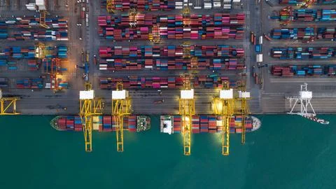 Industrial Container Ships Loading Cargo At International Seaport In Chonbu.. Stock-Fotos