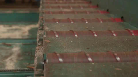 Industrial conveyor rollers rotating in sequence beneath worn metal plates with 스톡 동영상 346315698