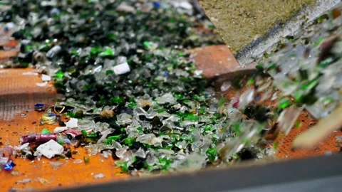 Industrial crushing machine processing broken waste glass for recycling pur.. 库存影片 339655310