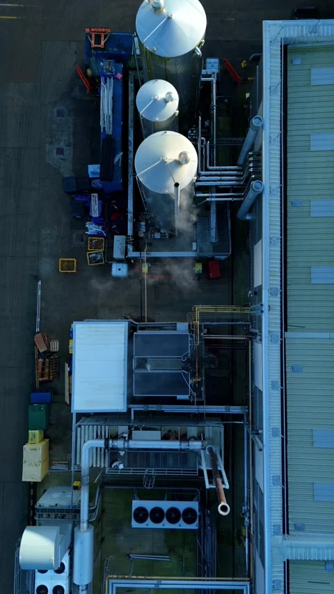 Industrial distribution centres and loading bays, HGV logistics and industry UK Stockbeeldmateriaal 326163558