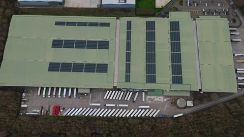 Industrial distribution centres and loading bays, HGV logistics and industry UK Stockbeeldmateriaal 326164918