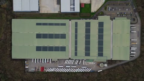 Industrial distribution centres and loading bays, HGV logistics and industry UK Stockbeeldmateriaal 326164926