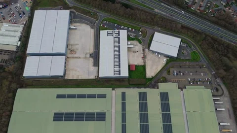 Industrial distribution centres and loading bays, HGV logistics and industry UK Stockbeeldmateriaal 326164976