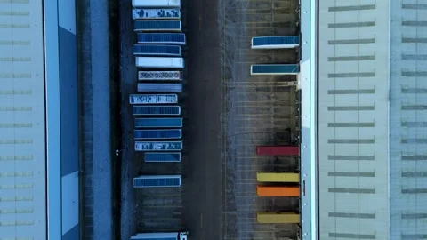 Industrial distribution centres and loading bays, HGV logistics and industry UK Stockbeeldmateriaal 326168374