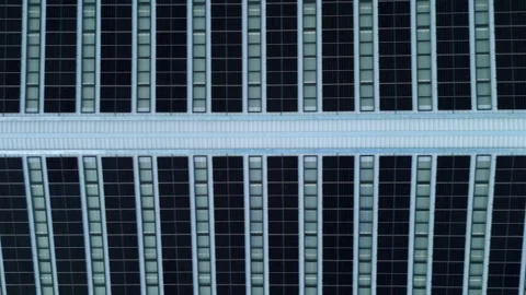 Industrial distribution centres and loading bays, HGV logistics and industry UK Stockbeeldmateriaal 327725828