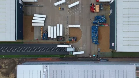 Industrial distribution centres and loading bays, HGV logistics and industry UK Stockbeeldmateriaal 327726458